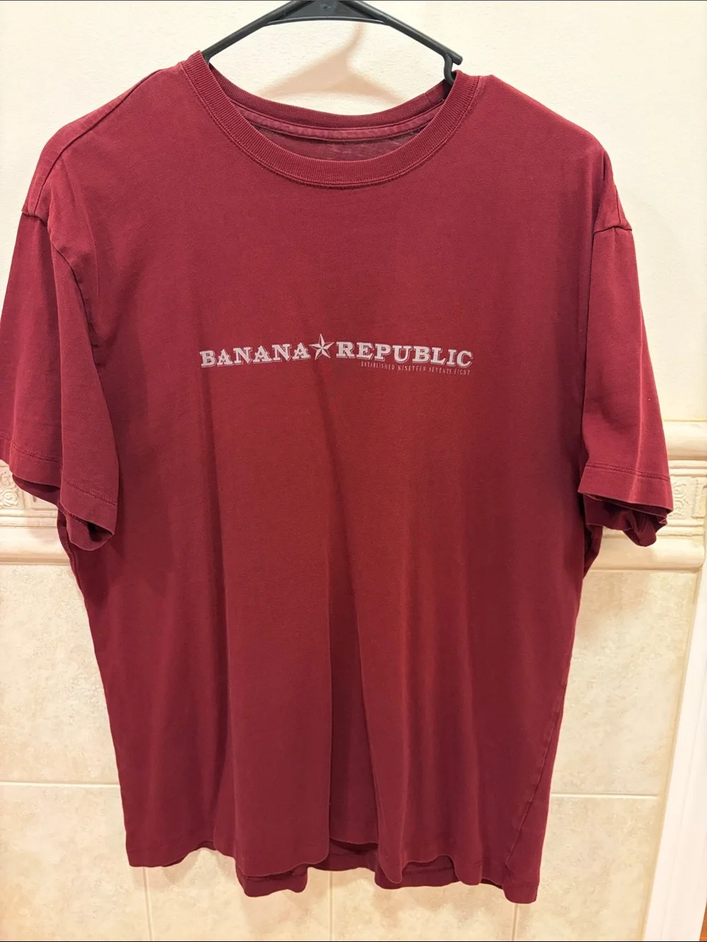 Banana Republic Men's Crewneck Tee in Maroon